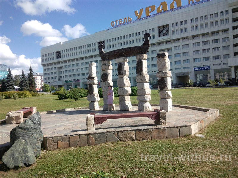 Скульптура "Кама-река" в Перми
